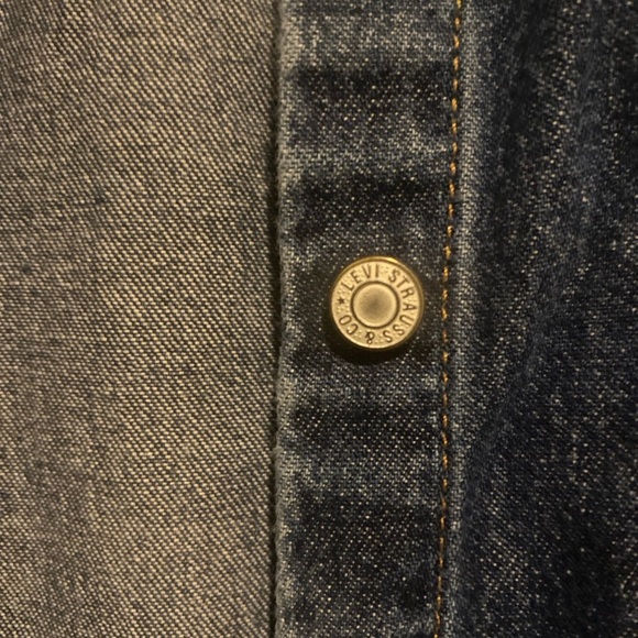 Levi’s Red Tab Jeans Denim Button Down Shirt Size Small - Picture 3 of 6